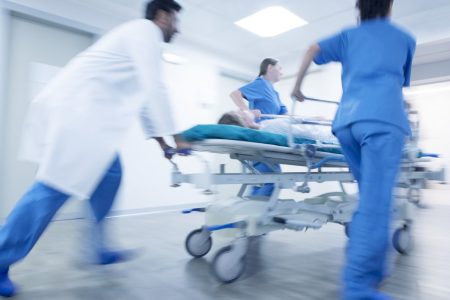 Pronto-socorro: quando ir e por que ele virou uma especialidade médica | Letra de Médico