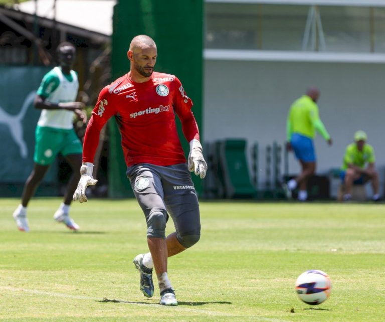 Palmeiras recebe contato do Grêmio e quer definição rápida sobre o futuro de Weverton