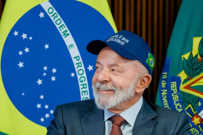 Lula sanciona Orçamento de 2026 e veta cerca de R$ 400 milhões em emendas.