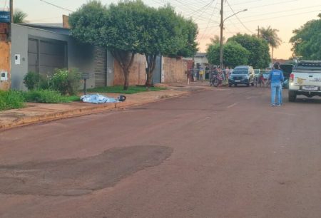 Homem assassinado no Jardim Carisma ainda não foi identificado e polícia procura atirador