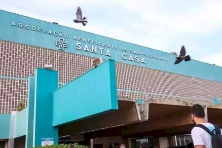 Balconista é esfaqueado no peito e fica em estado grave