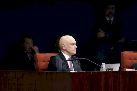 Moraes rejeita habeas corpus para tirar Bolsonaro da prisão