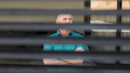 Bolsonaro vai para hospital após cair na cela e bater a cabeça