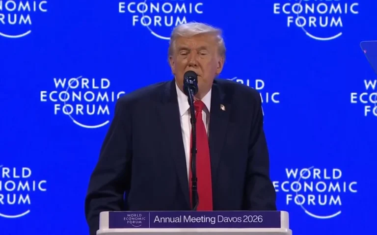 Trump volta a defender compra da Groenlândia e critica Otan e Europa em discurso em Davos.