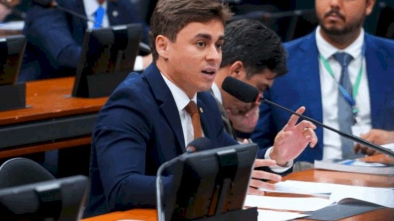 Nikolas Ferreira volta a dizer que a Receita Federal taxou o pix