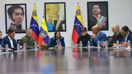 Presidente interina da Venezuela fala em colaboração com os EUA