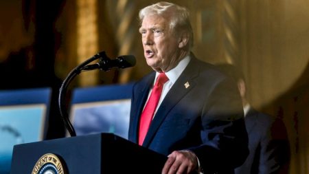 Trump diz ter cancelado novos ataques à Venezuela após cooperação