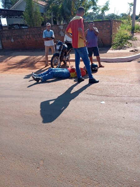 Acidente entre duas motos deixa duas pessoas feridas na manhã desta segunda-feira em Batayporã