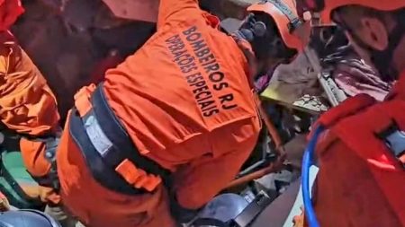 Mãe morre e menina de 7 anos é resgatada dos escombros após desabamento