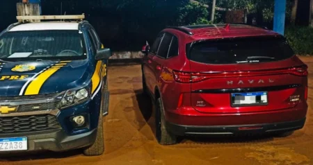 Polícia Rodoviária Federal recupera automóvel roubado em Rio Brilhante.