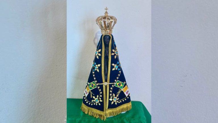 Nova Andradina – Imagem de Nossa Senhora Aparecida ganha nova coroa enquanto peça anterior continua desaparecida