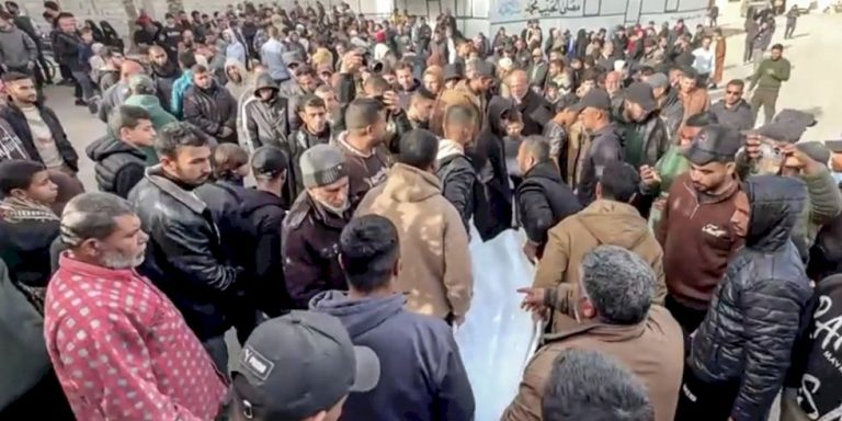 Ataques aéreos israelenses matam 11 em Gaza, afirmam palestinos