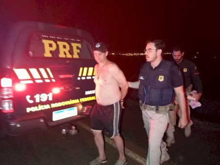 Cena impressionante: bêbado, empresário atropela motociclista e caminhonete “engole’ moto