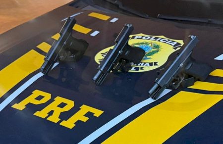 Mulher é presa com três pistolas presas ao corpo em Ponta Porã