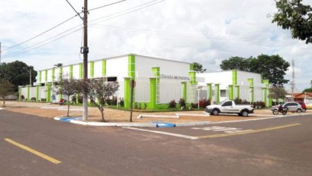 Câmara de Bandeirantes abre concurso com salários de até R$ 5 mil