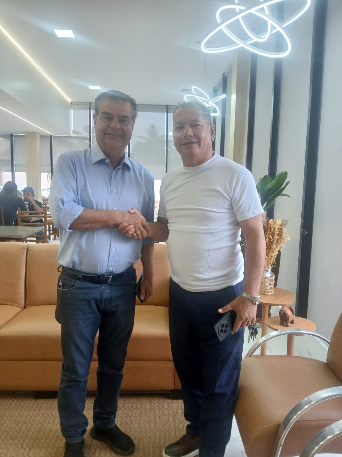 Diretor da Fundação Educativa de Comunicação de Nova Andradina se reúne com senador para apresentar projetos da entidade