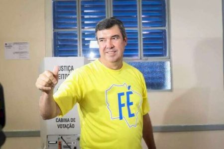 Riedel vence primeiro turno com 68% dos votos válidos, aponta pesquisa