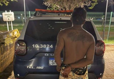Rapaz é preso após estuprar a própria mãe e ameaçá-la com faca