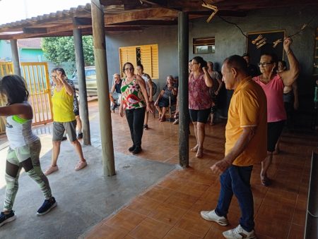Projeto de Zumba da Fundação Educativa de Comunicação começa a movimentar a terceira idade em Nova Casa Verde
