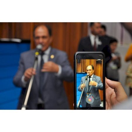 Zé Teixeira aciona bancada por recursos em assistência social e educação