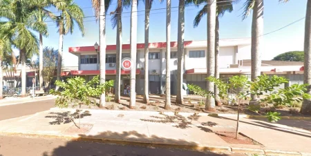Briga por ciúmes termina em tentativa de homicídio e homem é esfaqueado 15 vezes em Laguna Carapã.