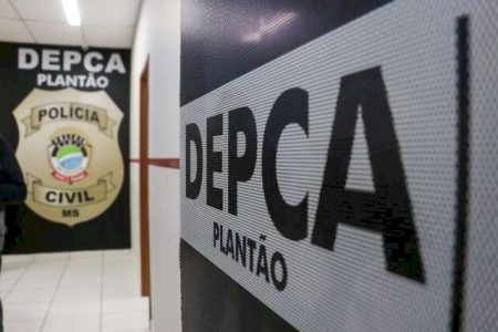 Padrasto filma adolescente no banho e diz que era para mostrar à esposa