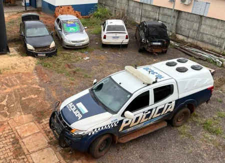 PM apreende comboio com mercadorias contrabandeadas após perseguição em Brasilândia.