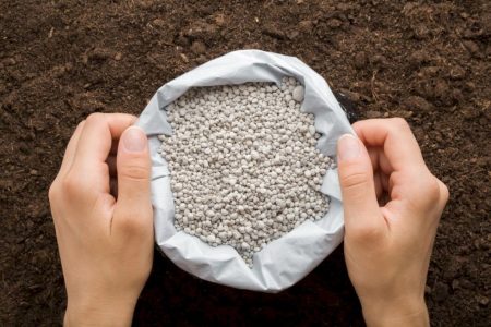 China restringe exportações de fertilizantes, prejudicando oferta já apertada pela guerra