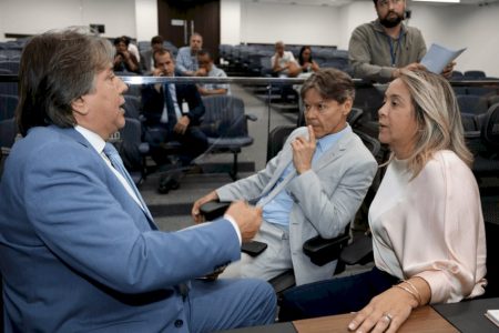 Preocupados com indefinição no PSDB, deputados discutem chapa em outro partido