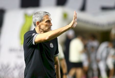 Santos vai pagar R$ 9 milhões a Vojvoda por saída e ainda encara rescisão de Pedro Caixinha