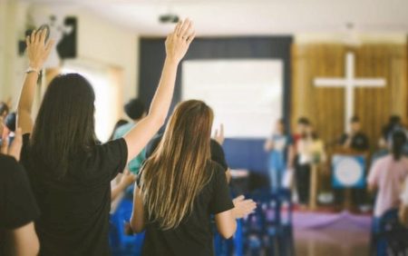 Pesquisa mostra que crente que vai mais à igreja é mais fiel às Escrituras