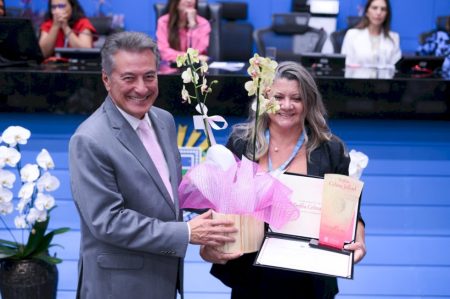 Hashioka celebra protagonismo feminino e homenageia Solange Fachin na Assembleia Legislativa