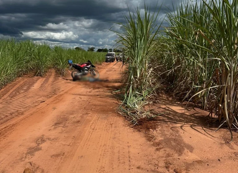 Motociclista morre após perder controle e cair em estrada rural de Nova Andradina.