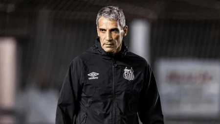 Santos anuncia a demissão do técnico Juan Pablo Vojvoda.