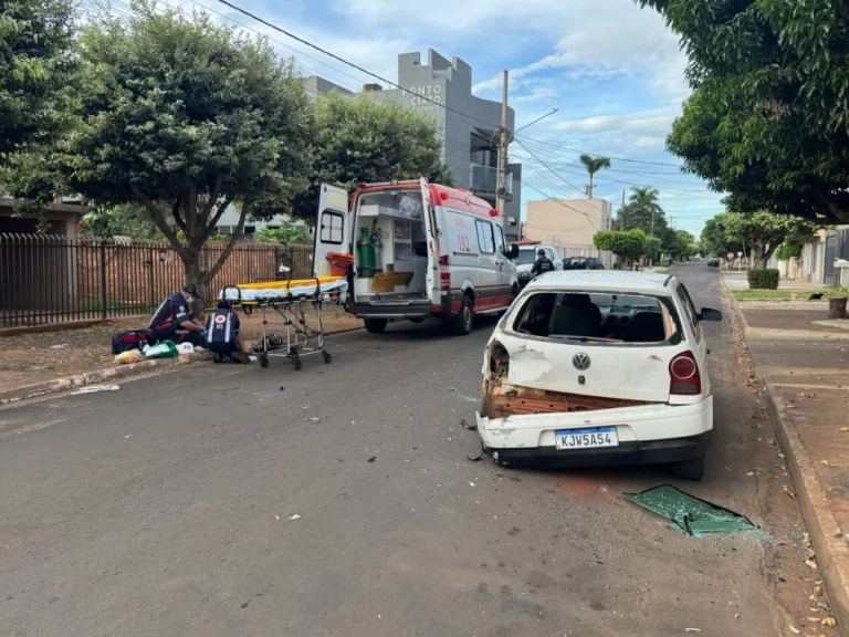 Motociclista fica ferido após bater em carro estacionado em Nova Andradina