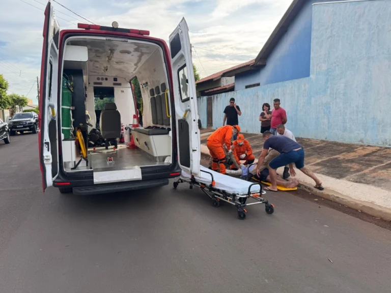 Idoso de 84 anos fica ferido após colisão entre moto e bicicleta em Nova Andradina.