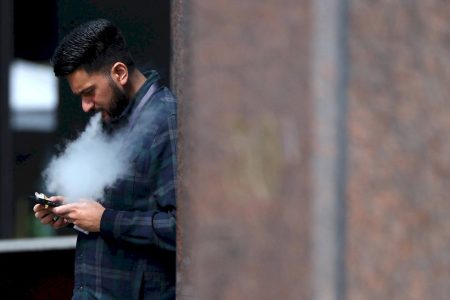 Cigarros eletrônicos são mesmo cancerígenos? Novo estudo aponta que provavelmente sim