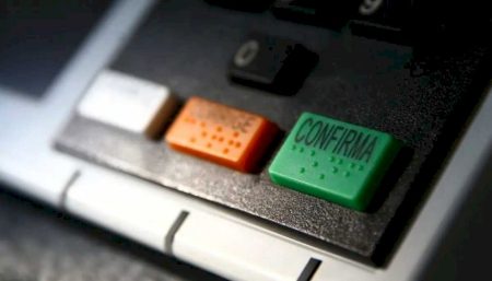 Onze governadores renunciam para disputar eleições de outubro