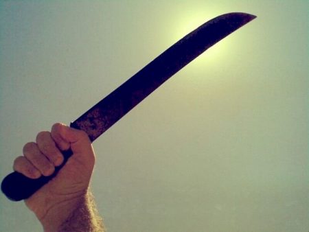 Jovem ameaça arrancar a cabeça da mãe e jogar no rio em MS