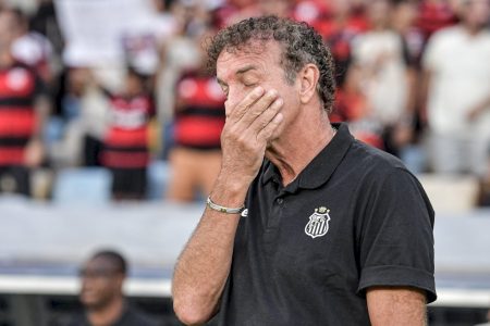 Cuca poupa Neymar de estreia da Sul-Americana: ‘Não vai viajar’