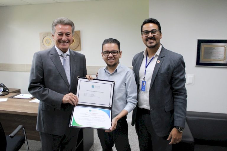 Hashioka homenageia Associação DeMolay Alumni por campanha que salva vidas em MS