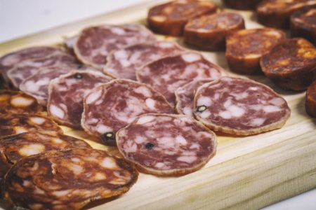 Entre o hábito e o risco: o peso invisível dos embutidos para a saúde