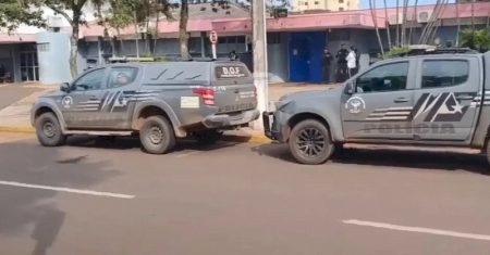 Viatura do DOF se envolve em acidente e policiais são levados ao hospital
