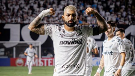 Gabriel marca, é expulso, e Santos bate o Vitória