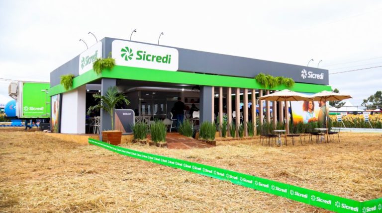 Sicredi é destaque por facilitar acesso a soluções financeiras durante a Showtec 2026