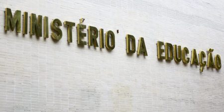 Formação de professores a distância mostra desempenho 53,1% inferior