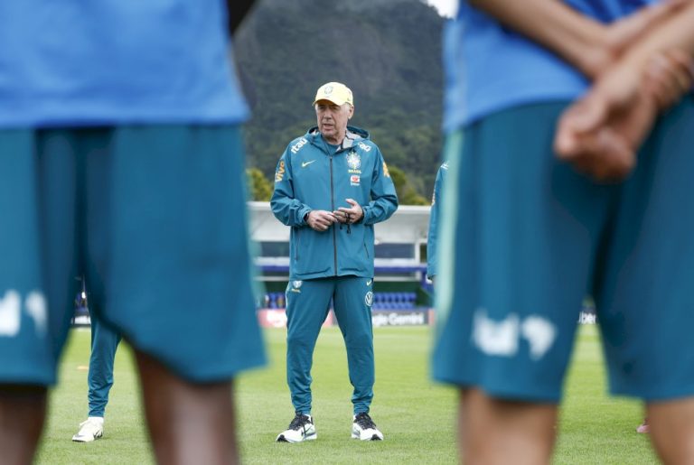 Seleção planeja observações em amistoso no Maracanã e poderá fazer até 11 substituições