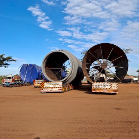 Gigantes da estrada impressionam moradores de Batayporã rumo à maior fábrica de celulose do mundo