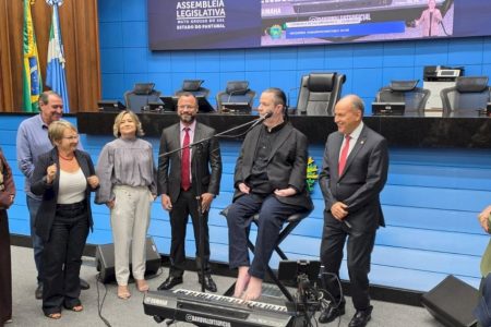 Profissionais da Educação recebem certificados de conclusão dos Encontros Regionais Formativos