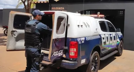Suspeito é abordado com maconha após denúncia de tentativa de invasão em residência em Angélica